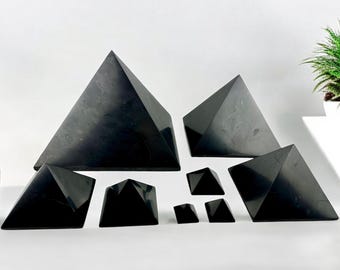 シュンガイト、希少で素晴らしい石シュンガイトのピラミッド、あなたの家のためのジオパシックストレス保護、ブラックシュンガイト、エネルギークリスタル