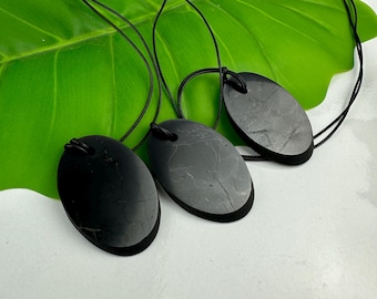 Ciondolo ovale in shungite, collana, pietra curativa, protezione dallo stress geopatico, shungite nera, collana nera, regalo di Natale, pietra, N