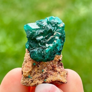 Superbe dioptase, dioptase verte, pierre, cristal vert, minéral vert, vert profond, cadeau, pierre précieuse N1203