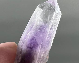 グレードA+ ファントムアメジストクォーツタワー（虹と鉄入り