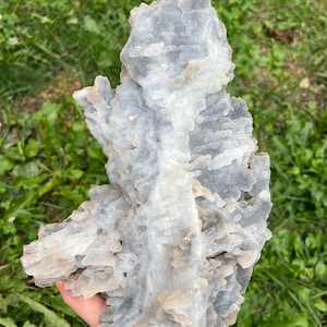 Großer Chalcedon, blauer Chalcedon aus der Mine Krushev dol, Madan, Bulgarien, natürlicher Kristall, Mineral, NA2350