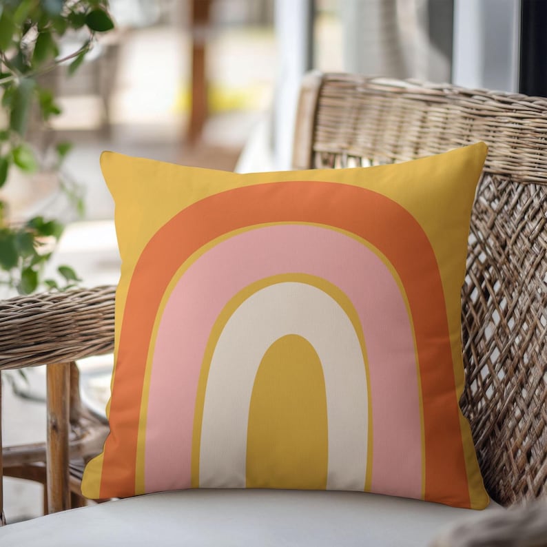 Cojín de exterior arcoíris • Cojín de patio color naranja quemado mostaza • Cojín decorativo para porche imagen 1