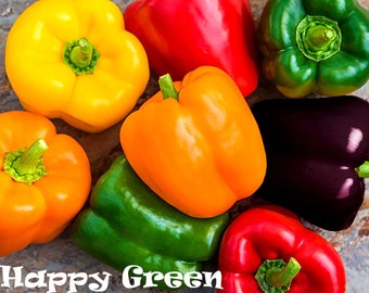 Puede incluir: Una colección de pimientos de diferentes colores, incluyendo rojo, amarillo, naranja, verde y morado. Los pimientos están dispuestos en círculo sobre una superficie texturizada. El texto "Happy Green" está escrito en letras blancas en la parte inferior de la imagen.