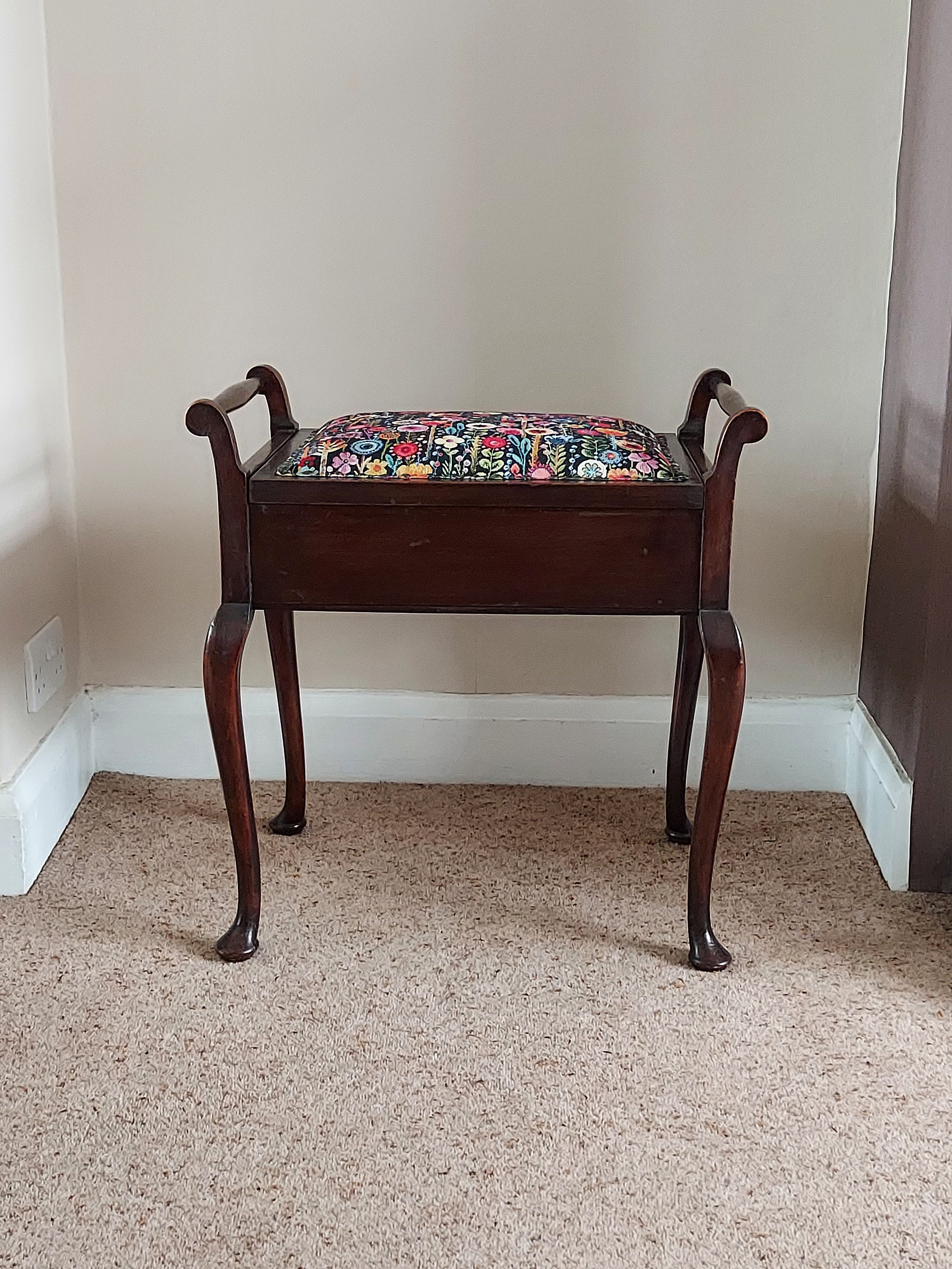 Vintage piano 2024 stool with storage