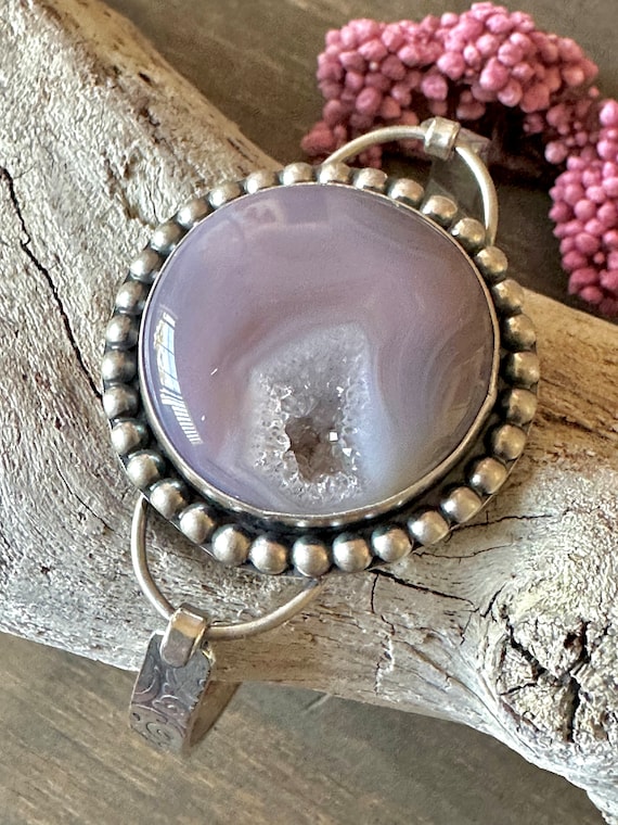 24-107 / Brazilian Agate and Silver Bracelet / Squeeze-release 