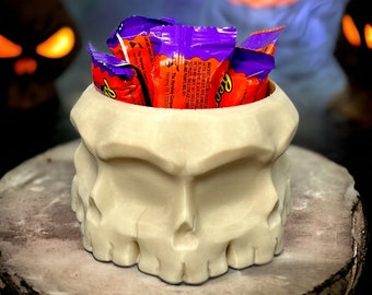 Skull Pattern Candy Bowl | 3D Printed Spooky Treat Holder | Halloween Pirate Decor | Unique Gothic Snack Dish | Creepy Party Accessory