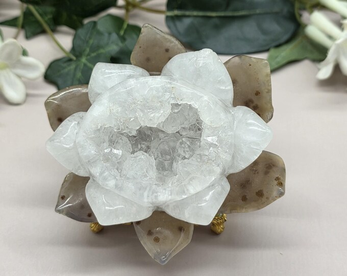 Druzy Agate Lotus Flower Natural Quartz Crystal Geode Lotus Carving with Glass Stand