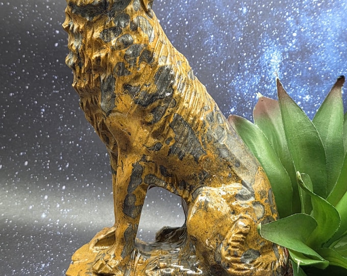 Mountain Jasper Wolf Statue, Hand-Carved Crystal Wolf Figure, Wolf Energy Healing, Calcite Wolf Crystal Energy
