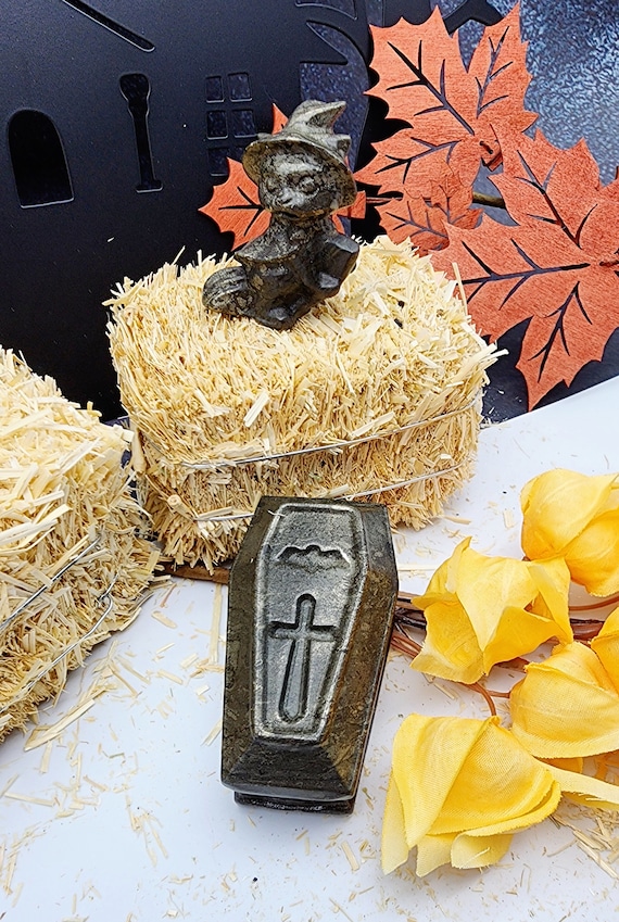 Pyrite Halloween Decor Set, 1 Pyrite Coffin/Casket 1 Witch Cat, Crystal Halloween Decor, Fall Season Home Decor, Halloween Gifting.