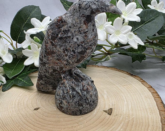 Yooperlite Crow Raven Carving • Subtle UV Reactive Glow Crystal Bird • Fluorescent Stone Sculpture • Gothic Spiritual Decor • Nature Symbol