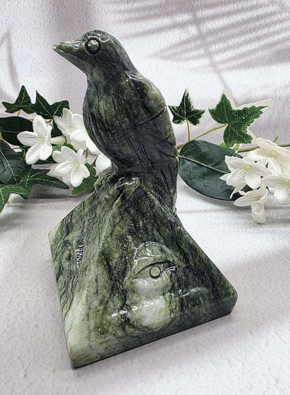 Xiuyan Jade Raven Pyramid: Gothic Spiritual Protection Stone