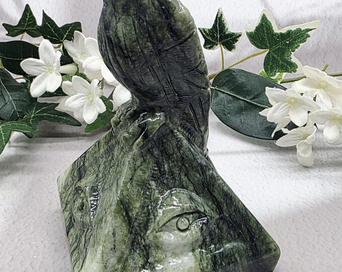 Xiuyan Jade Raven Pyramid: Gothic Spiritual Protection Stone