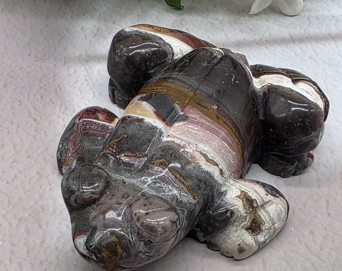 Hand Carved Mexican Agate Frog – Healing Crystal Figurine, Metaphysical Decor