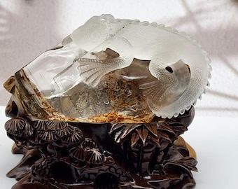 Garden Quartz Lizard Sculpture with Custom Wood Stand