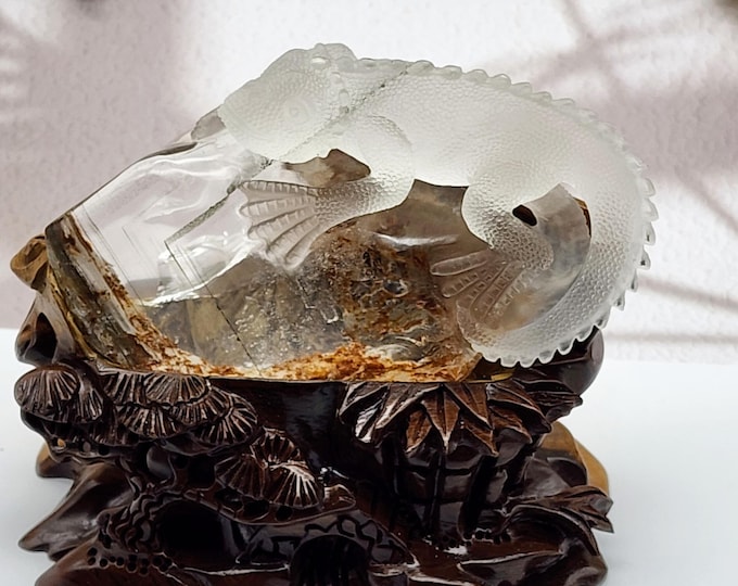 Garden Quartz Lizard Sculpture with Custom Wood Stand