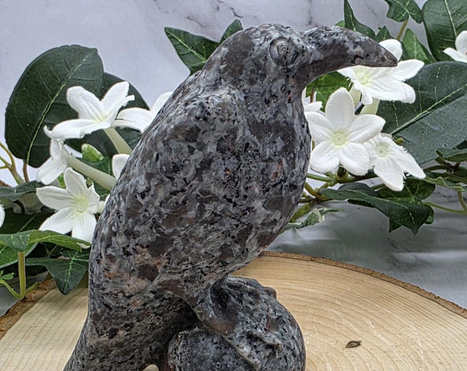 Yooperlite Crow Raven Carving • UV Reactive Glowing Crystal Bird • Fluorescent Stone Sculpture • Witchy Gothic Decor • Unique Gift