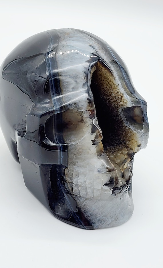 Black Agate Skull, Hand Carved Skull, Unique Gemstone Skull, Crystal Energy Healing, Wisdom Stone, Inner Peace Gemstone, Meditation Stone