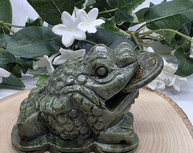 Xiuyan Jade Money Toad Carving | Feng Shui Prosperity Frog Statue