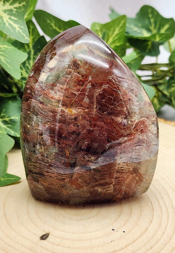 Garden Quartz Thousand Layers Freeform with Striking Red Hues, Immerse Yourself in the Enchanting World of Garden Quartz Thousand Layers