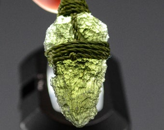 Collar de moldavita cruda para hombre Colgante de moldavita auténtico del colgante checo de meteorito verde ajustable