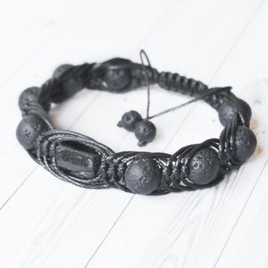 Bracelet en tourmaline noire brute et lave, brassard large pour homme en perles de macramé