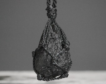 Colgante de tektita negra para hombre Collar de meteorito en forma de lágrima grande ajustable