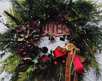 Corona navideña extragrande de 80 cm, mágica y decorada con flores y plantas del jardín. Corona hecha a mano y personalizada. ¡Cómprela ya hecha o cree la suya propia con nuestro kit!