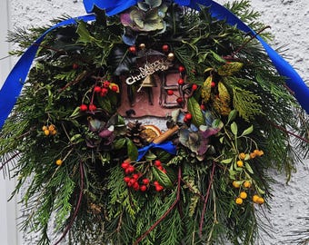 Corona navideña mágica de 60 cm, elaborada con flores y flores orgánicas de huerto casero. Corona hecha a mano y personalizada. ¡Crea tu propia corona con nuestro kit DIY o cómprala ya hecha!