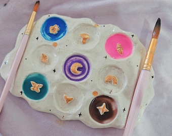 Diseña tu propio soporte para lápices Magic Color. ¡Añade tus propios adornos! Idea de regalo para artistas. Soporte de lápices de cerámica hecho a mano. Regalos de cerámica personalizados.