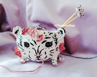 The Flower Tiger Yarn Bowl - Handmade ceramic yarn bowl. Hand pinched. Special bamboo matching knitting needles. Pottery Gift. White tiger.