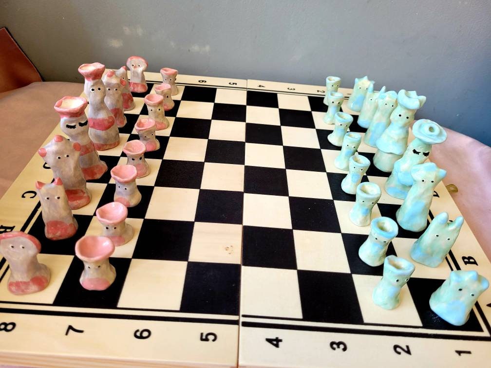 パステルキングダムのチェス駒！特別な手作り陶器製チェスセット。陶器