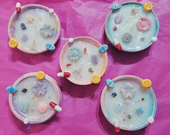 ¡Tazón de cristal para velas Chill Pill! Tazón de pastillas al azar. Pastillas de la felicidad. Farmacia. Medicamentos. Pastillas. Portavelas.