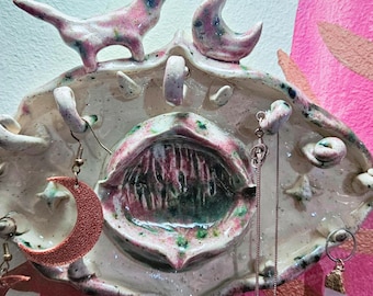 Llavero con Ojo Místico de Lobo y Luna. Adorno de cerámica hecho a mano para colgar en la pared. Ojo Místico de Lobo y Luna. Regalo de cerámica. Cumpleaños.