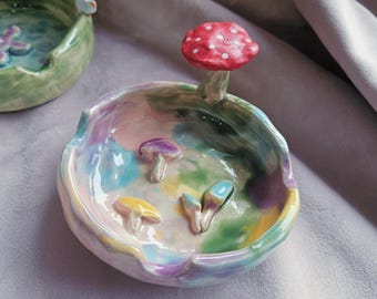 ¡Muchos ceniceros con forma de seta! Plato de cerámica hecho a mano, plato para anillos, plato para llaves. Cenicero. Opciones personalizadas. Setas.