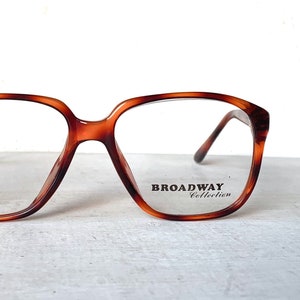52-17-140 Smilen Eyewear 70&#39;s Glasses Amber Red Tortoise Square Mid Century Optical Frames Vintage Unisex Broadway Eyeglasses