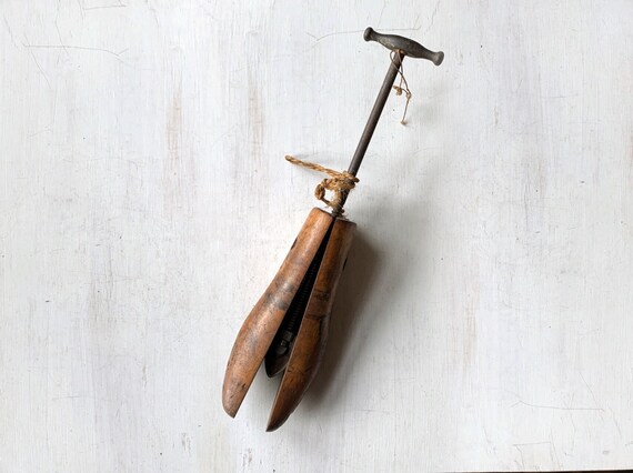 Antique Wood Dowel Threader w/ Hat Stretcher - Baer Auctioneers