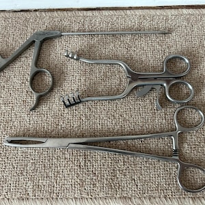 アンティーク医療器具大量　外科手術　注射器　ハサミ　木箱入り Surgical retractor - Etsy 日本