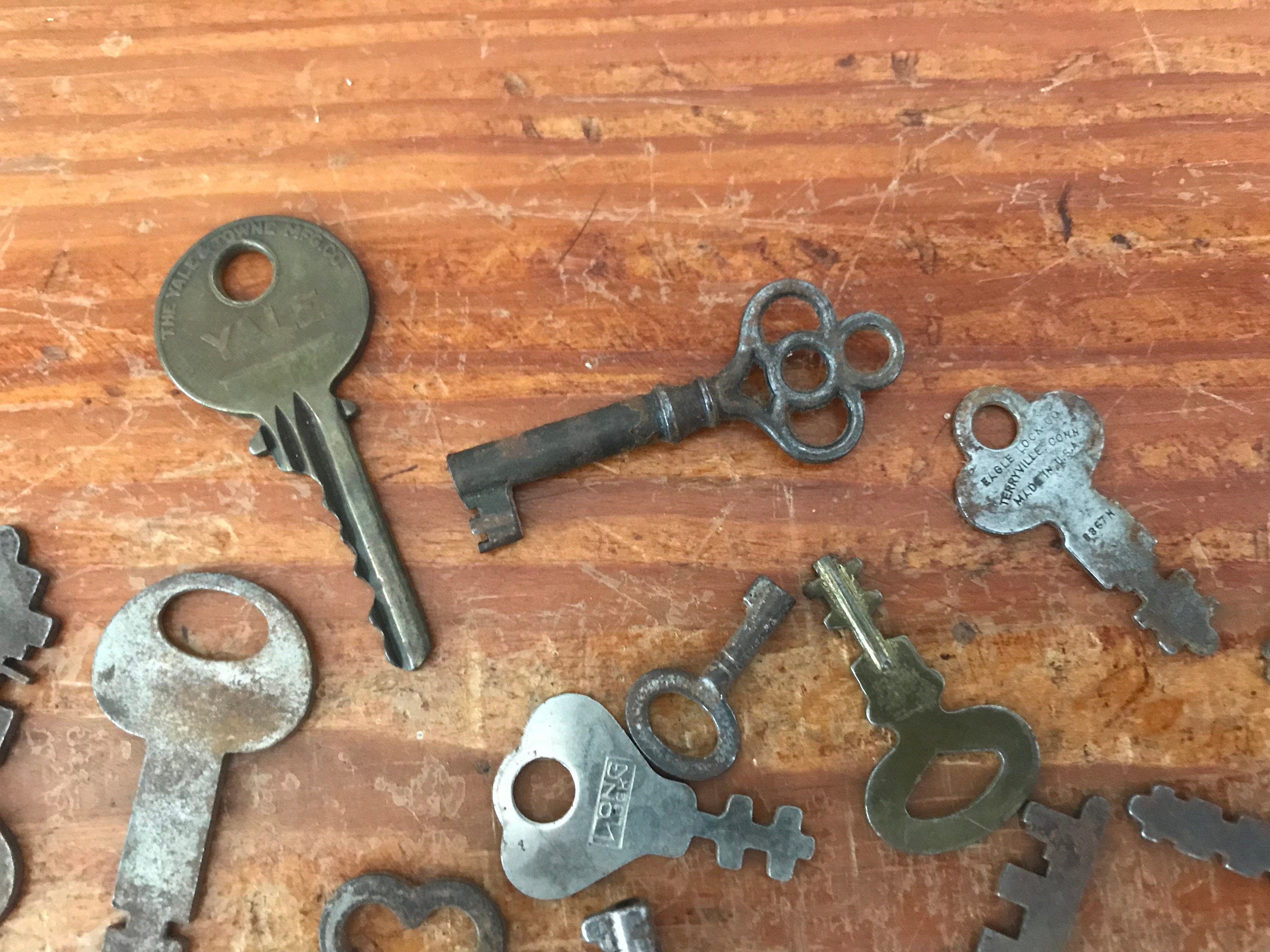 47 vintage keys, collection lot US skeleton antique optometry