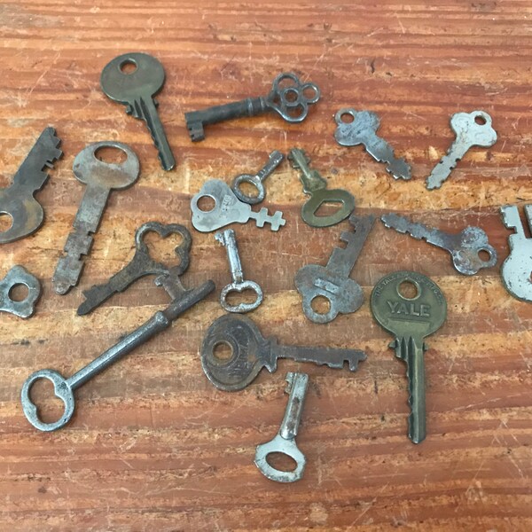 Lot of 19 Vintage Keys - Vintage Original Keys - Skeleton Keys