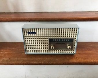 Vintage AM Radio aus den 50er Jahren - bereit für einen Alexa oder Bluetooth Lautsprecher -