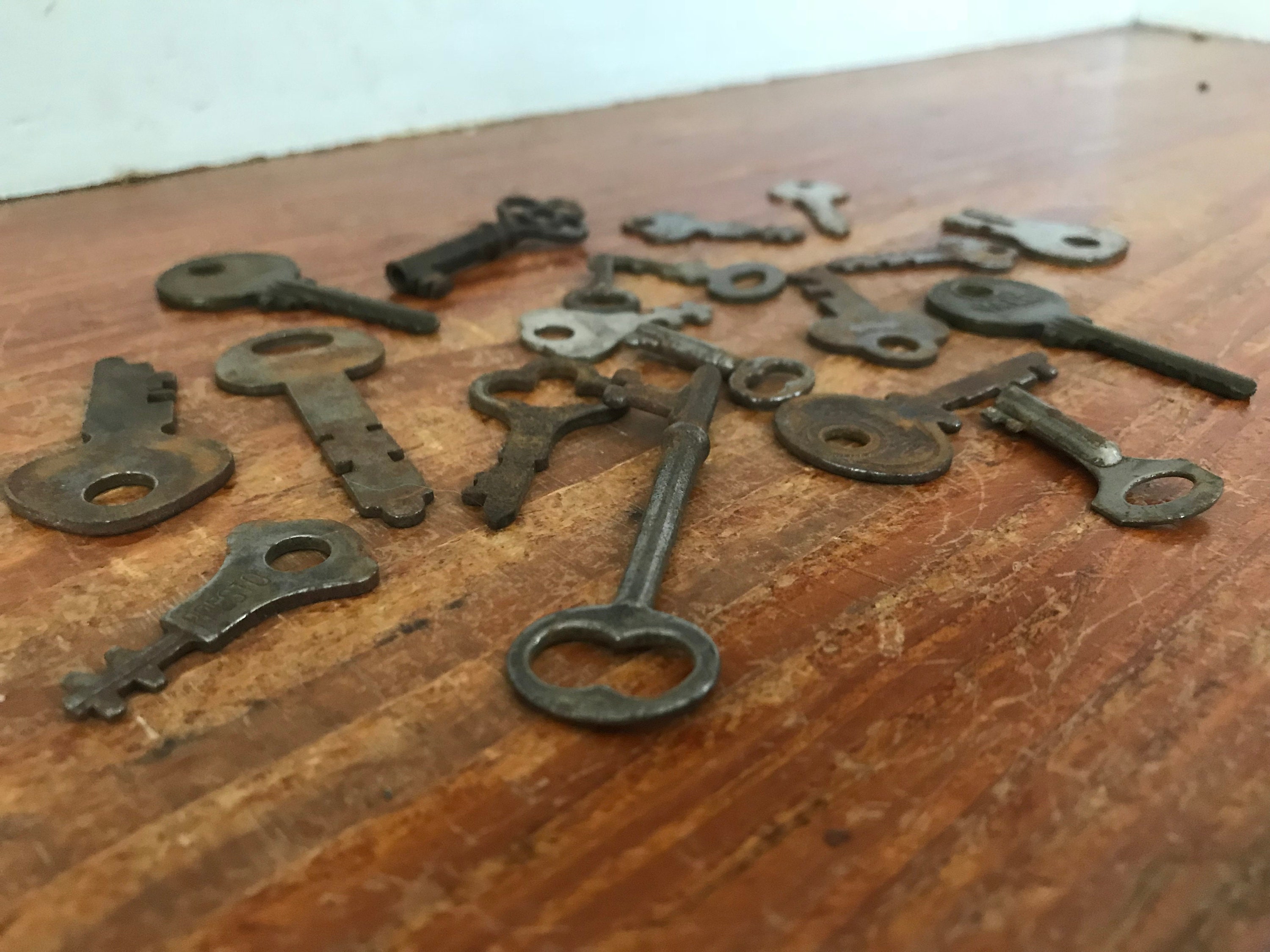 47 vintage keys, collection lot US skeleton antique optometry obsolete  companies