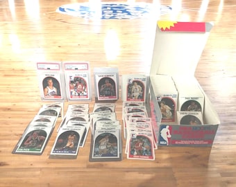 Lotto di carte da basket NBA HOOPS del 1989 - HOFers, Stars, Rookies, (2) carte classificate PSA