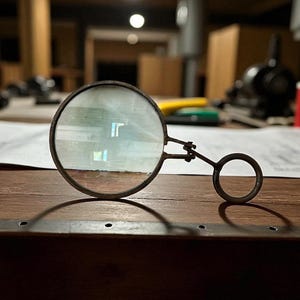 Folding Magnifying Glass - Large Industrial Magnifying Glass