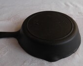 Single Notch Lodge 3 cast iron skillet. Y molders mark. 6 inch diameter. Manufactured by Lodge in the 1940 39 s. Excellent condition
