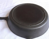 Unmarked Lodge 7 Three Notch Heat Ring Cast Iron Skillet, blob 3 makers mark. Manufactured in the 1950 39 s. Excellent