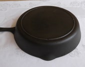 Lodge 8, D, 3-Notch Heat Ring, 10 1 2 inch Cast Iron Skillet. Manufactured by Lodge in the 1940 50 39 s. Excellent Condition