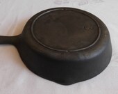 Lodge 3, 6-1 2 quot cast iron skillet, 3 notch heat ring, unmarked Lodge n the 1930 40 39 s very good condition