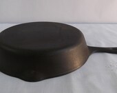 Unmarked Wagner 8, 10 1 2 quot Cast Iron Skillet. Series Pattern A. Manufactured in the 1950 39 s. Excellent condition