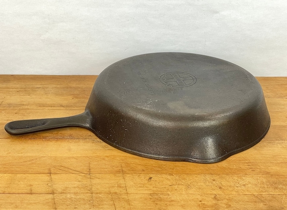 No. 9 Griswold Large Block Skillet and Lid Cast Iron, Fully Marked
