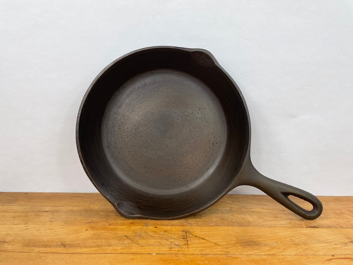Lodge 5 SK, D1 Cast Iron Skillet Made in the USA by Lodge Manufacturing